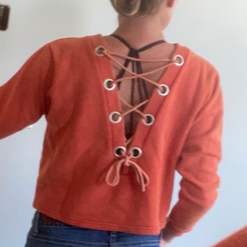 Cropped, Lace Back Pullover Top - Picture 7 of 10